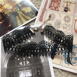 💗 Forever 21 Black Lace Choker